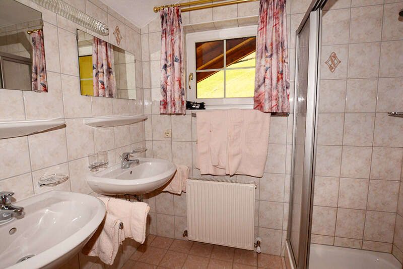 Apartment 4 with bathroom in the Ischglerblick apartment
