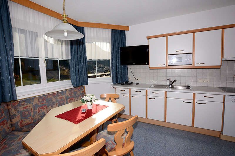 Apartment 3 with kitchen and seating area in the Ischglerblick apartment